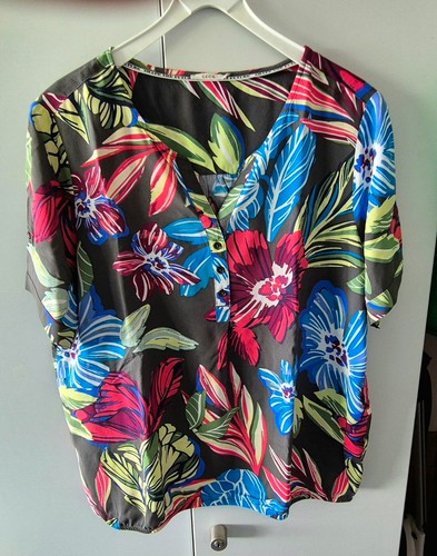 Neuwertiges farbiges shirt - neuwertiges,